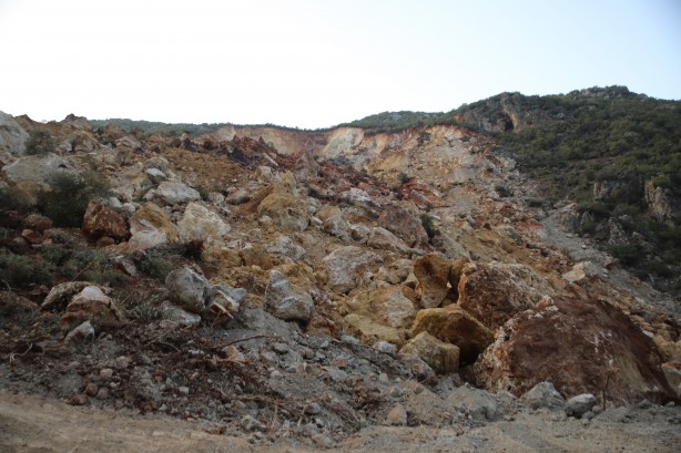 Foto - Deprem dağları birleştirdi doğal göl oluştu
