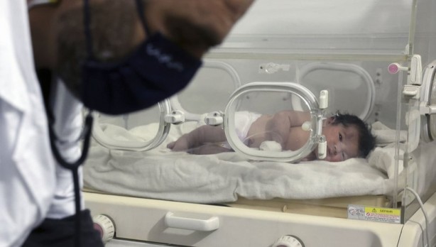 Foto - Deprem enkazından çıkarılmıştı! Dünya bu bebeği istiyor