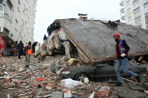 Foto - Deprem felaketi ile uğraşan Türkiye'ye karşı alçak işgal planı! İstihbarat alındı, peş peşe uyarılar geliyor