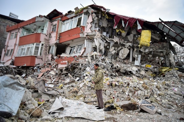 Foto - Deprem felaketi ile uğraşan Türkiye'ye karşı alçak işgal planı! İstihbarat alındı, peş peşe uyarılar geliyor