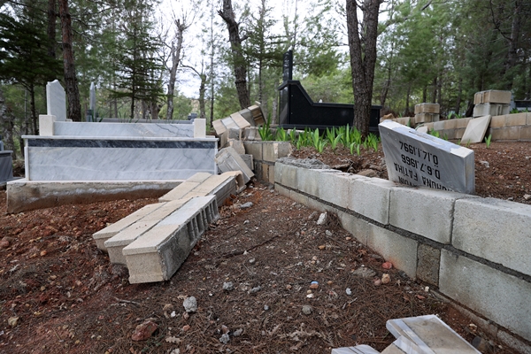 Foto - Deprem felaketi mezarlıkları da vurdu