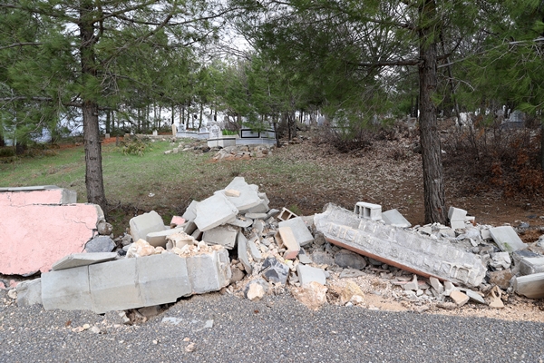 Foto - Deprem felaketi mezarlıkları da vurdu