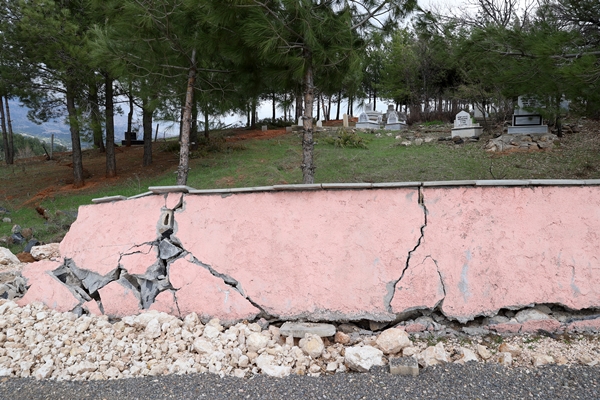 Foto - Deprem felaketi mezarlıkları da vurdu