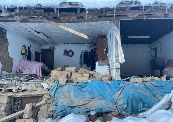 Foto - Deprem kırsalı böyle etkiledi | Dağdan kopan kayalar faciaya yol açtı! 