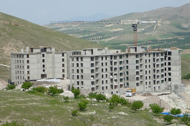 Foto - Deprem konutları 193 gün sonra teslim edilecek