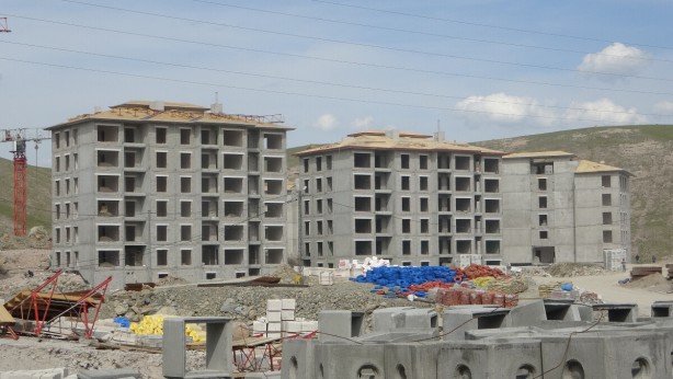 Foto - Deprem konutları 193 gün sonra teslim edilecek