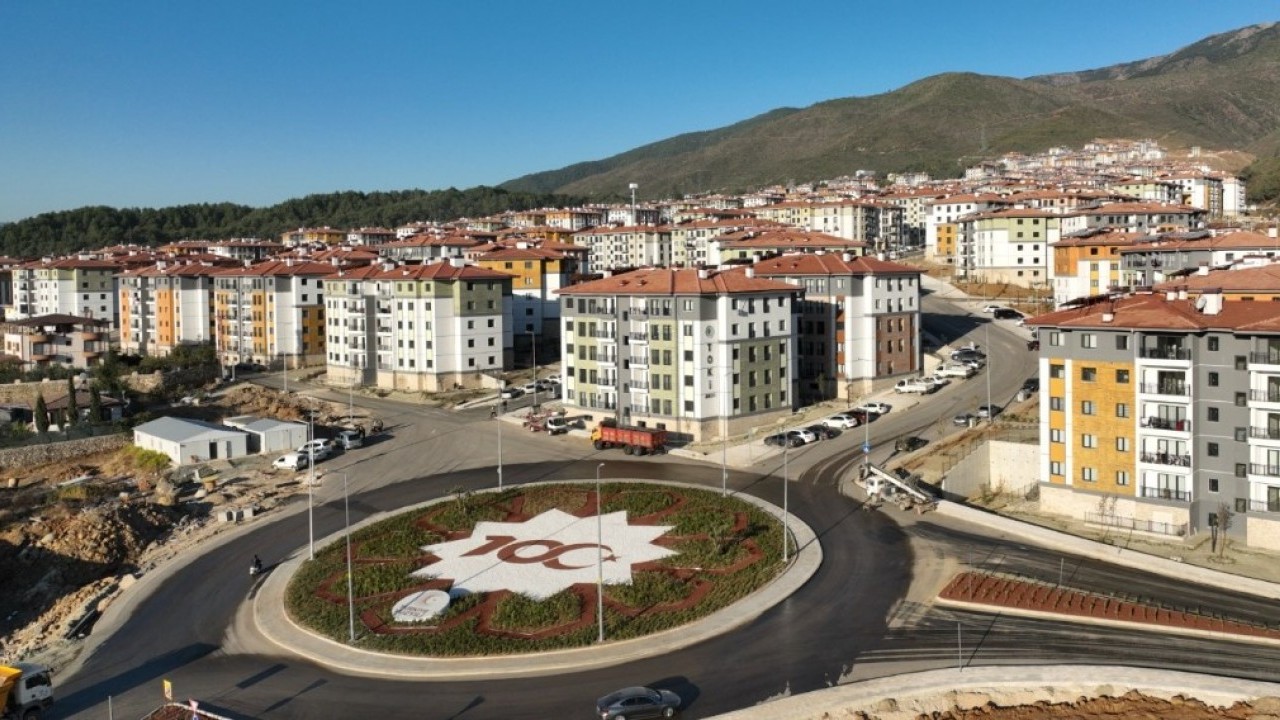 Foto - Felaketin izleri siliniyor: Deprem konutları için 36 milyar liralık yol yatırımı!