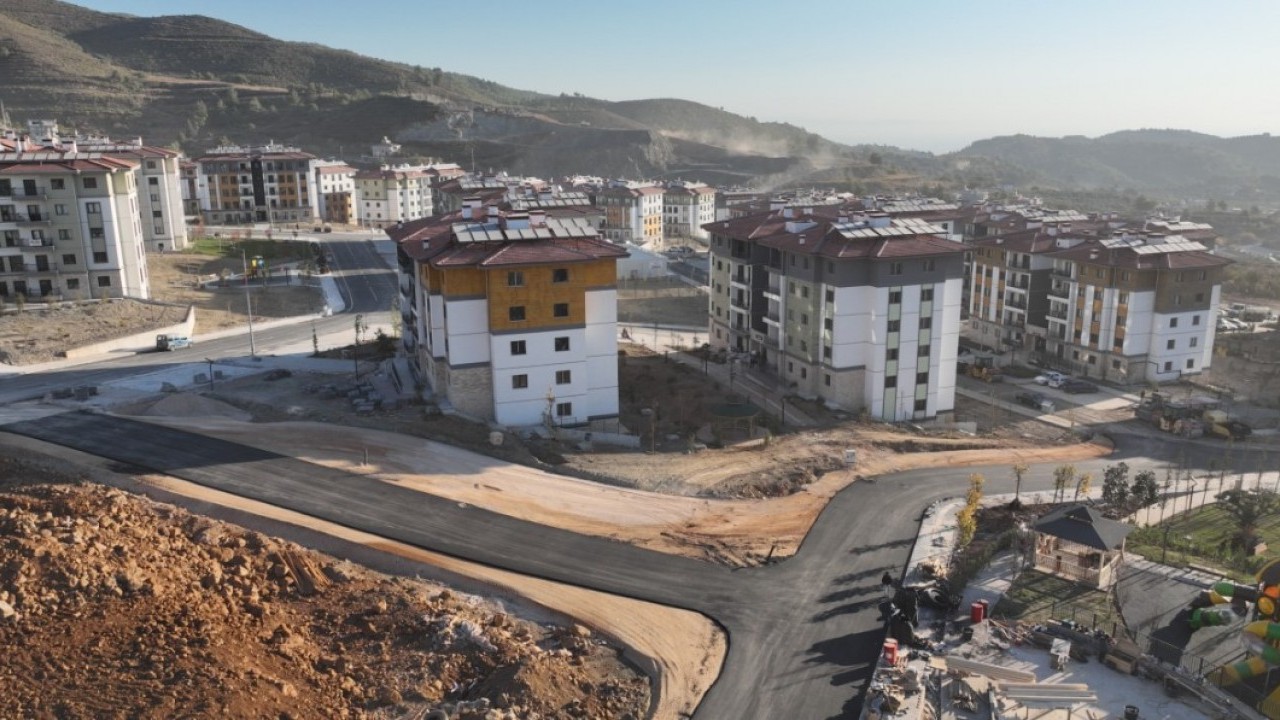 Foto - Felaketin izleri siliniyor: Deprem konutları için 36 milyar liralık yol yatırımı!