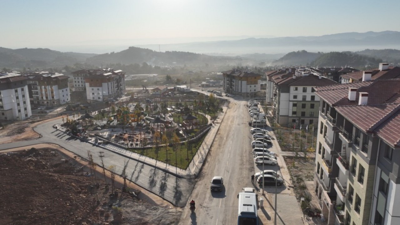 Foto - Felaketin izleri siliniyor: Deprem konutları için 36 milyar liralık yol yatırımı!