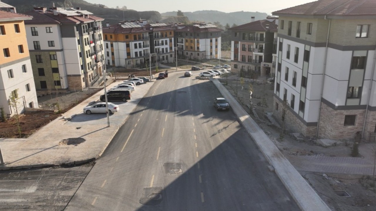 Foto - Felaketin izleri siliniyor: Deprem konutları için 36 milyar liralık yol yatırımı!