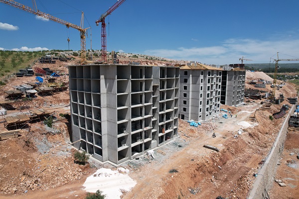 Foto - Deprem konutları yükseliyor! Binaların çatıları bile ortaya çıktı