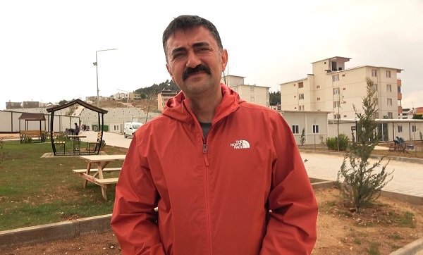 Foto - Deprem konutları yükseliyor! Binaların çatıları bile ortaya çıktı