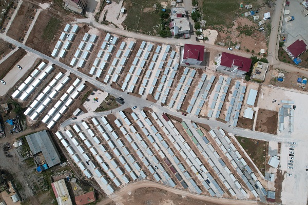 Foto - Deprem konutları yükseliyor! Binaların çatıları bile ortaya çıktı