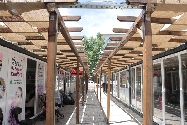 Foto - Deprem konutları yükseliyor! Binaların çatıları bile ortaya çıktı