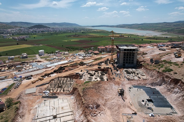 Foto - Deprem konutları yükseliyor! Binaların çatıları bile ortaya çıktı