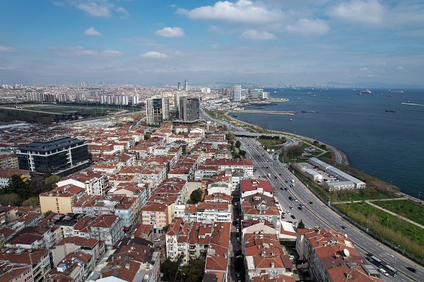 Foto - Deprem korkusu İstanbulluları sardı! O ilçelerden kaçan kaçana