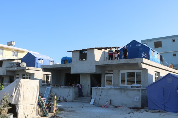Foto - Deprem korkusu öyle bir şey yaptırdı ki... Gören inanamıyor bir daha bakıyor