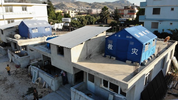 Deprem korkusu öyle bir şey yaptırdı ki... Gören inanamıyor bir daha bakıyor