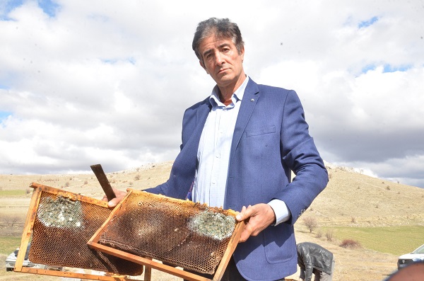 Foto - Deprem onları da etkiledi! Milyonlarcası telef oldu