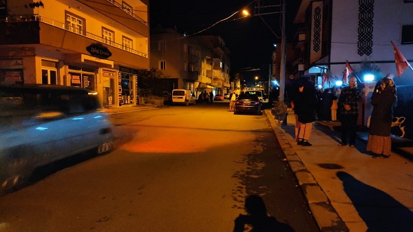 Foto - Deprem paniğiyle vatandaşlar sokaklarda sabahladı!