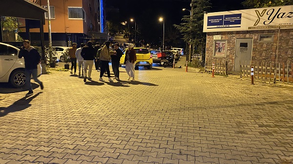 Foto - Deprem paniğiyle vatandaşlar sokaklarda sabahladı!