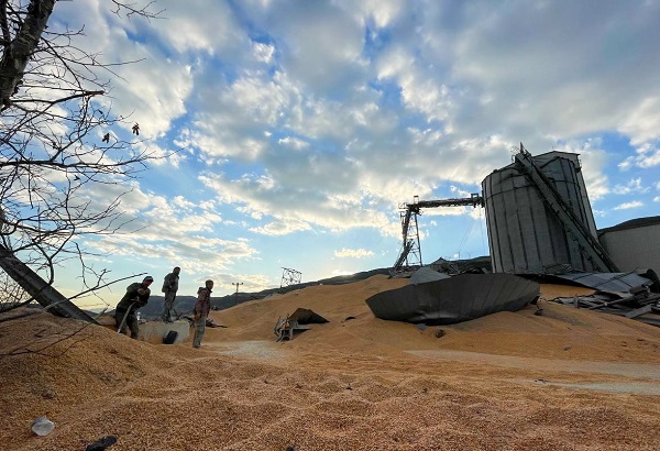Foto - Deprem siloları hasar gördü