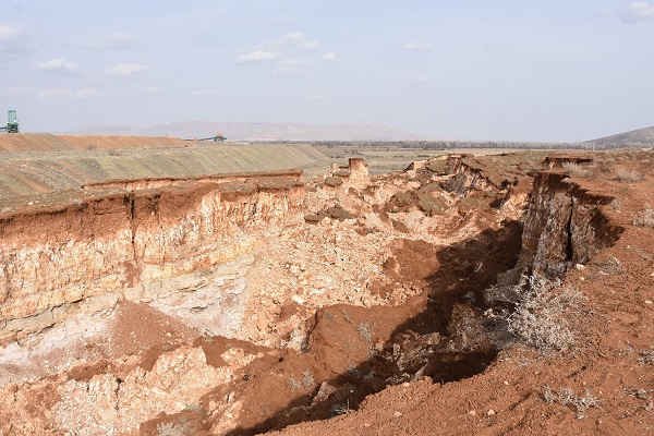 Foto - Deprem sırasında oluştu! Devasa yarık havadan görüntülendi