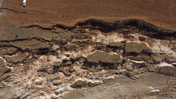 Foto - Deprem sırasında oluştu! Devasa yarık havadan görüntülendi