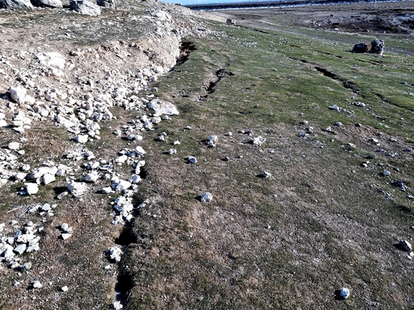Foto - Deprem sonrası Aksaray'da yol ve araziler yarıldı