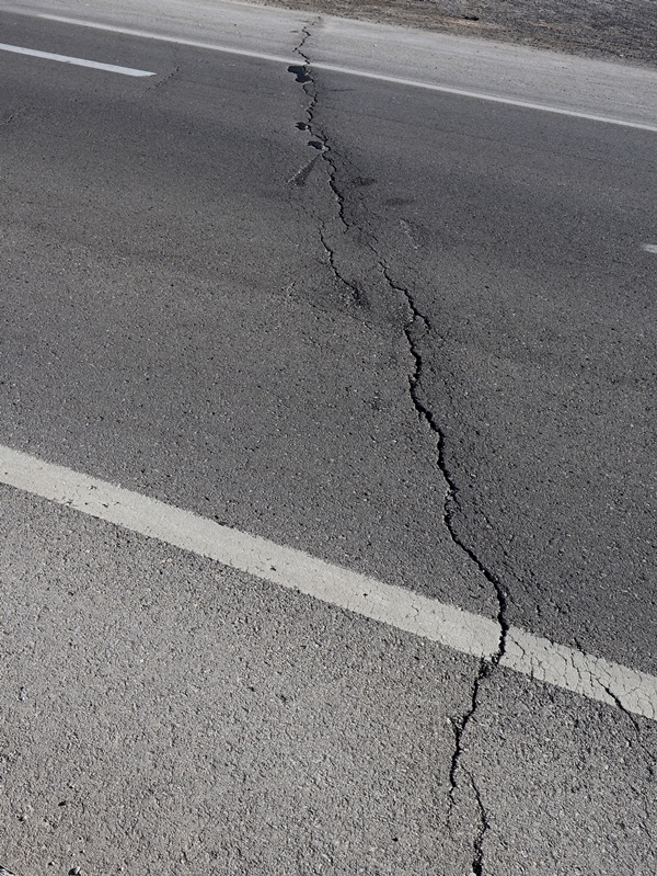 Foto - Deprem sonrası Aksaray'da yol ve araziler yarıldı