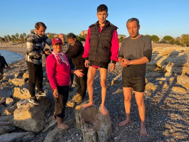 Foto - Deprem sonrası Antalya'da dev yunusun hali şok etti 