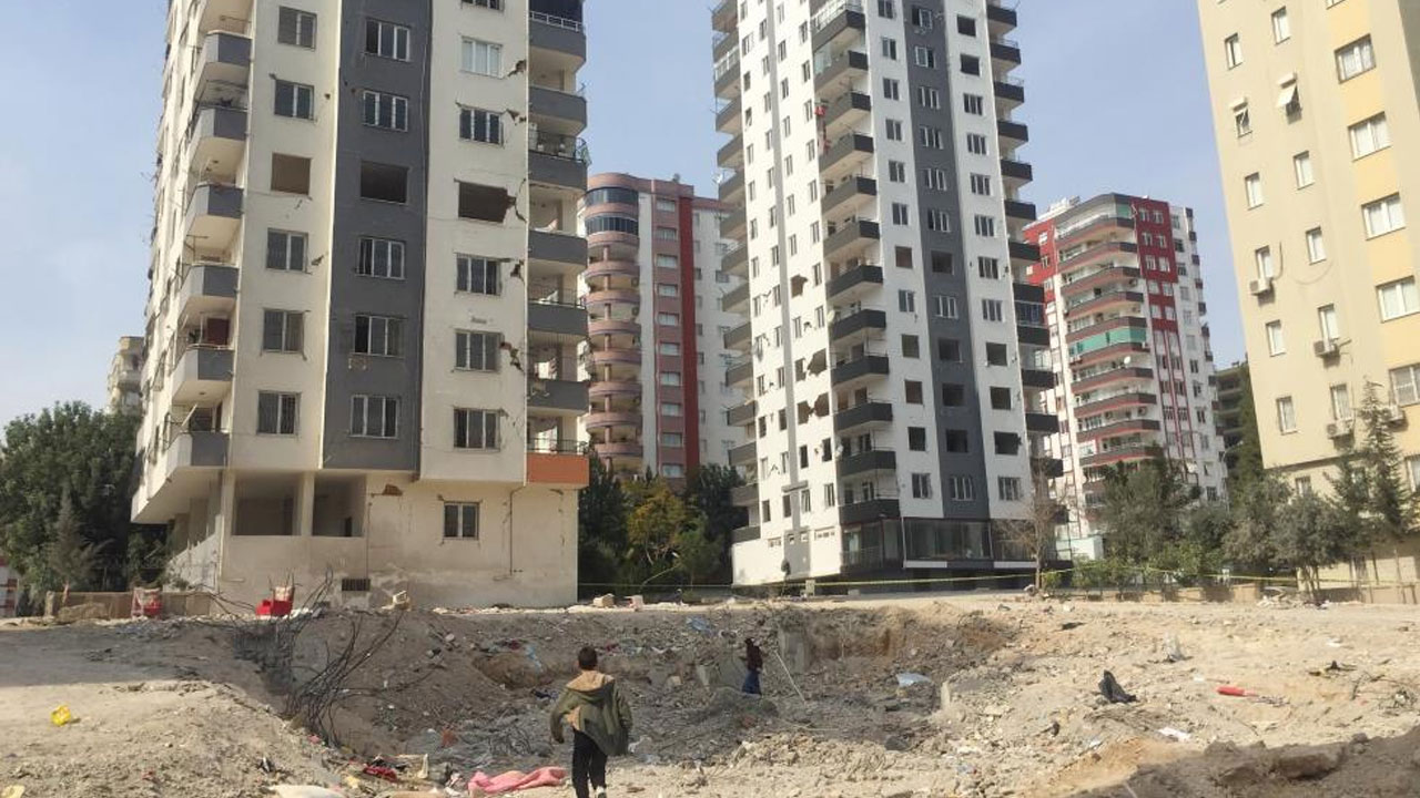 Foto - Deprem sonrası bakın ne yapmış! Apar topar ihraç edildi! Senin gibi polis olmaz olsun