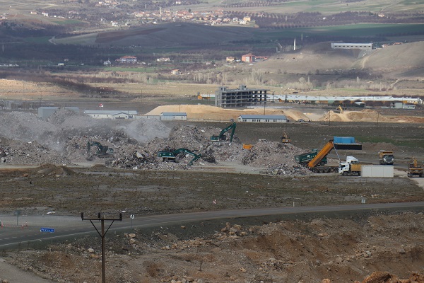 Foto - Deprem sonrası bu sorunun cevabı merak ediliyor! Molozlar ne yapılacak?