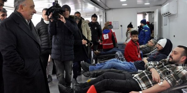 Foto - Deprem sonrası büyük yardım: Beşiktaş, Fenerbahçe, Galatasaray ve Trabzonspor'un yardım tırları yola çıktı