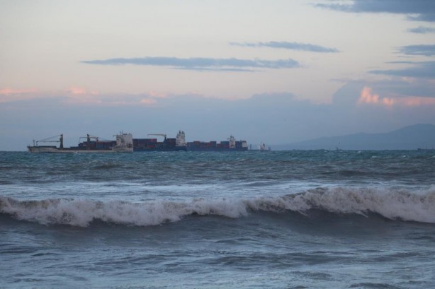 Foto - Deprem sonrası çökmüştü... Denizle kara birleşti!