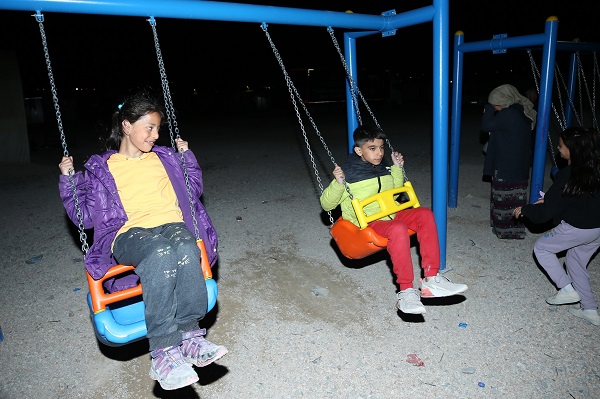 Foto - Deprem sonrası en büyük yerleşim yeri oldu! Ramazanın ilk günü konteyner kentte yaşam görüntülendi