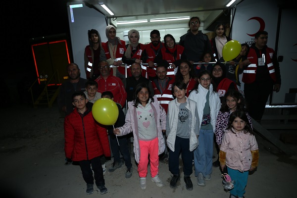 Foto - Deprem sonrası en büyük yerleşim yeri oldu! Ramazanın ilk günü konteyner kentte yaşam görüntülendi