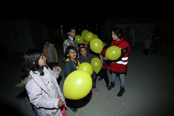 Foto - Deprem sonrası en büyük yerleşim yeri oldu! Ramazanın ilk günü konteyner kentte yaşam görüntülendi