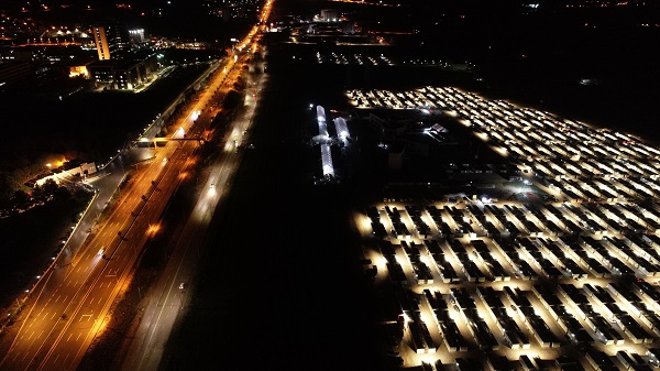 Foto - Deprem sonrası en büyük yerleşim yeri oldu! Ramazanın ilk günü konteyner kentte yaşam görüntülendi