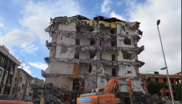 Foto - Mete Yarar deprem bölgesinden uyardı: Bu yapılmazsa iş işten geçecek