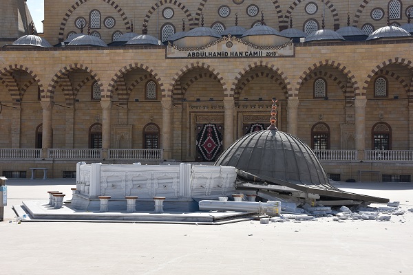 Foto - Deprem sonrası risk testi yapılacak! O cami ibadete kapatıldı