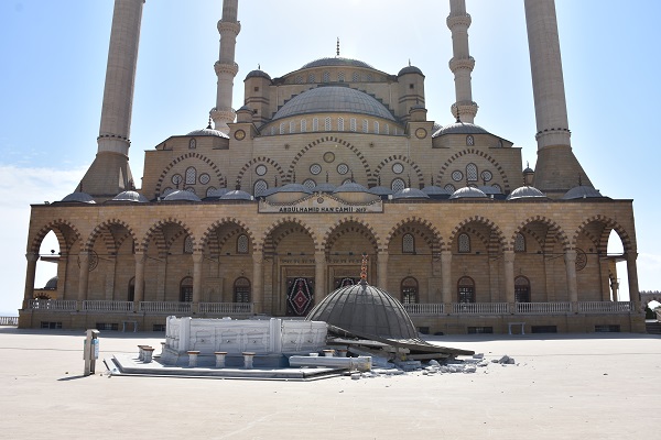 Foto - Deprem sonrası risk testi yapılacak! O cami ibadete kapatıldı