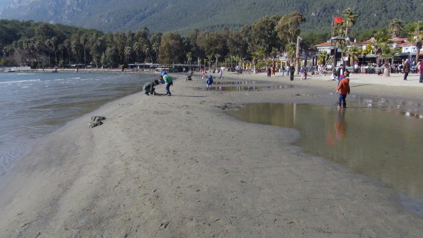 Foto - Deprem sonrası tedirgin eden gelişme! O ilimizde deniz 50 metre çekildi, eski haline dönmemeye başladı