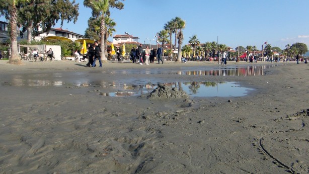 Foto - Deprem sonrası tedirgin eden gelişme! O ilimizde deniz 50 metre çekildi, eski haline dönmemeye başladı