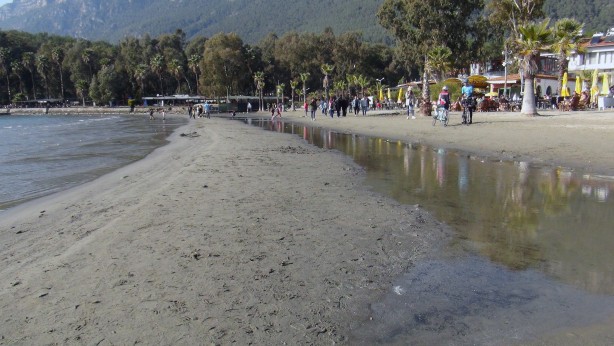 Foto - Deprem sonrası tedirgin eden gelişme! O ilimizde deniz 50 metre çekildi, eski haline dönmemeye başladı