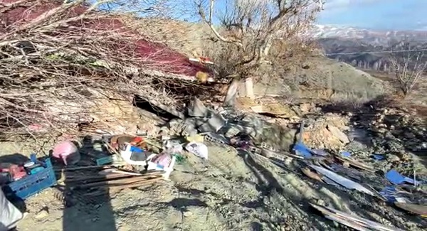 Foto - Deprem sonrası yaşandı! Heyelan mezrayı böyle yuttu