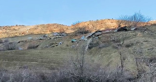 Foto - Deprem sonrası yaşandı! Heyelan mezrayı böyle yuttu