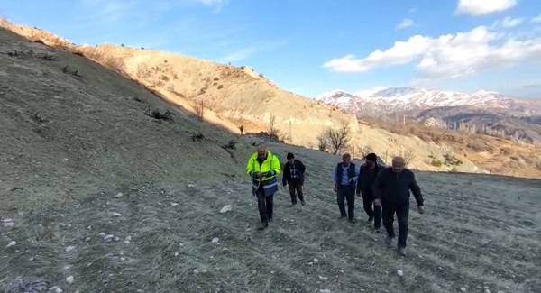 Foto - Deprem sonrası yaşandı! Heyelan mezrayı böyle yuttu