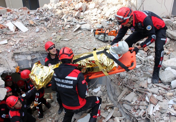 Foto - Deprem tatbikatı gerçeğini aratmadı