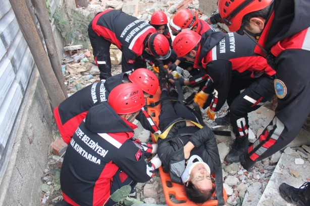 Foto - Deprem tatbikatı gerçeğini aratmadı